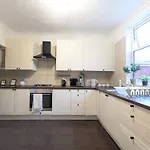 Modern Double Room W Private Bath & Free Parking