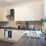 Modern Double Room W Private Bath & Free Parking