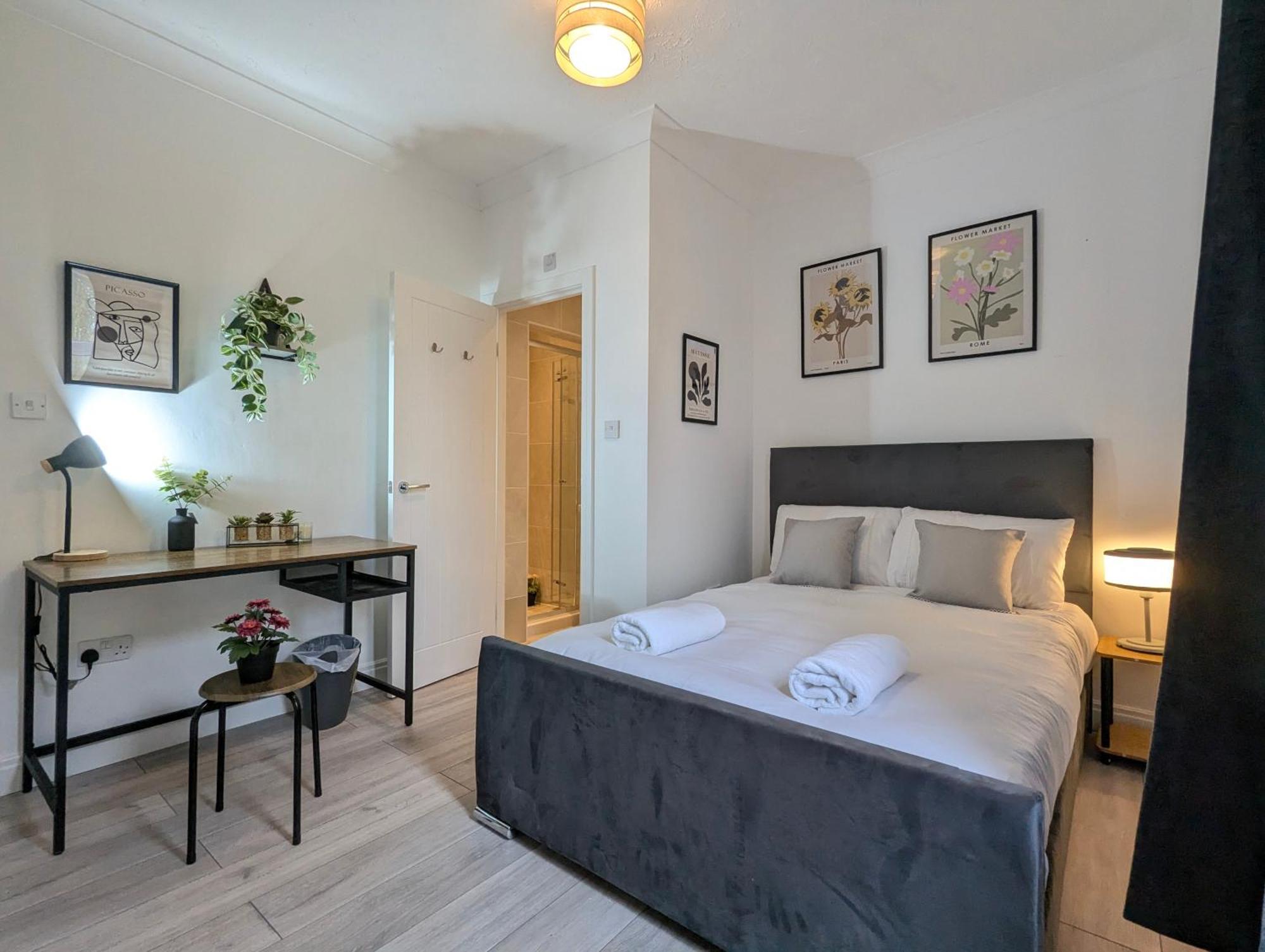 Modern Double W Private Bath & Free Parking *