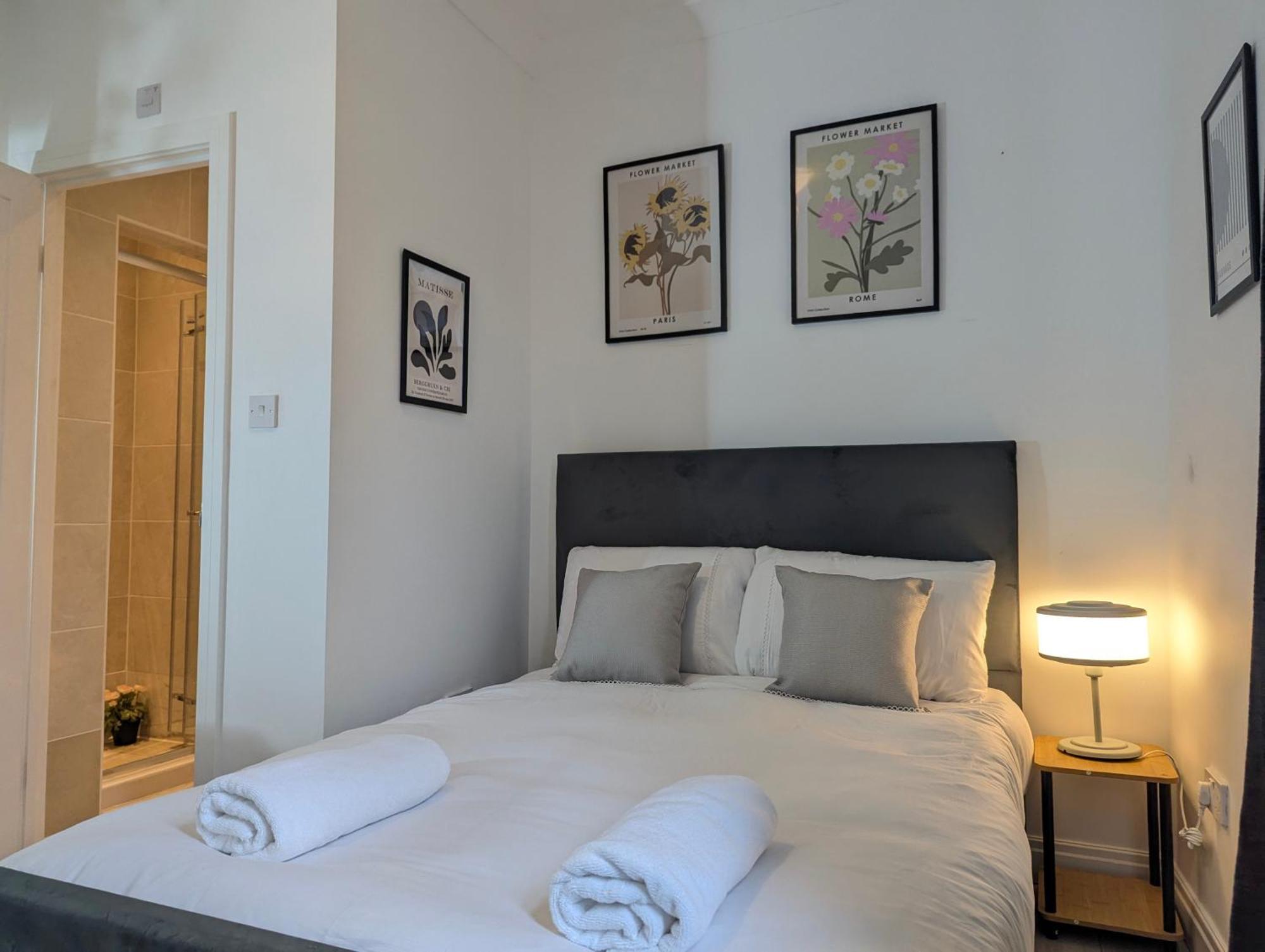 Modern Double W Private Bath & Free Parking