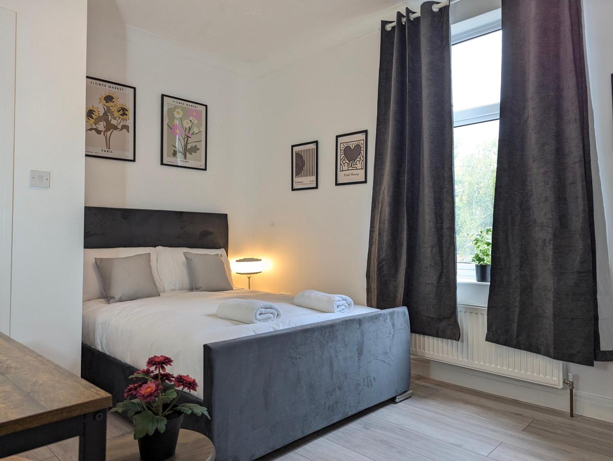 Modern Double W Private Bath & Free Parking York