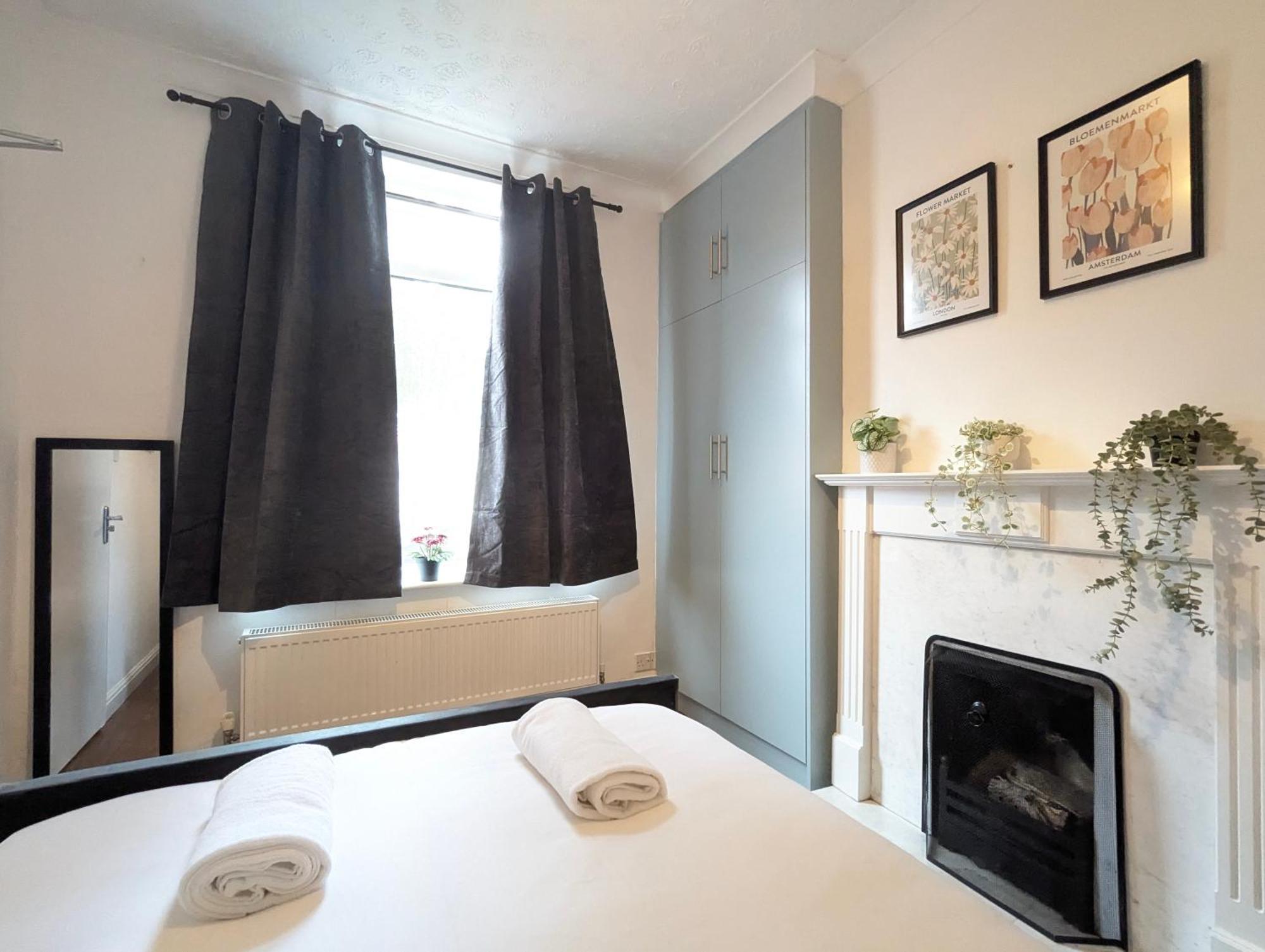 Modern Double W Private Bath & Free Parking York