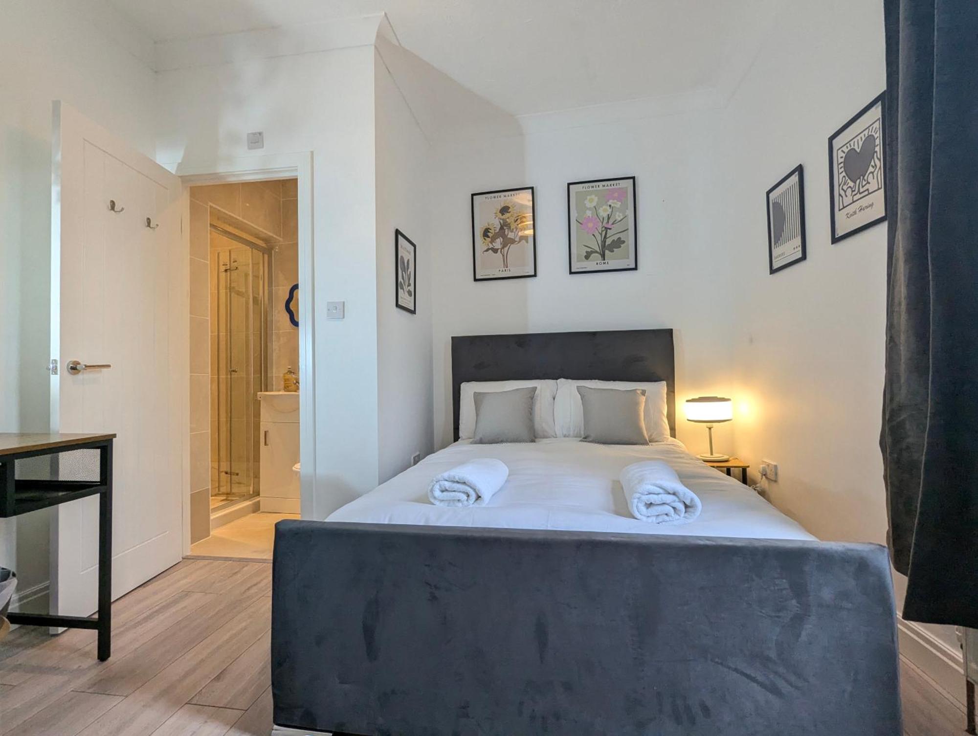 Modern Double W Private Bath & Free Parking