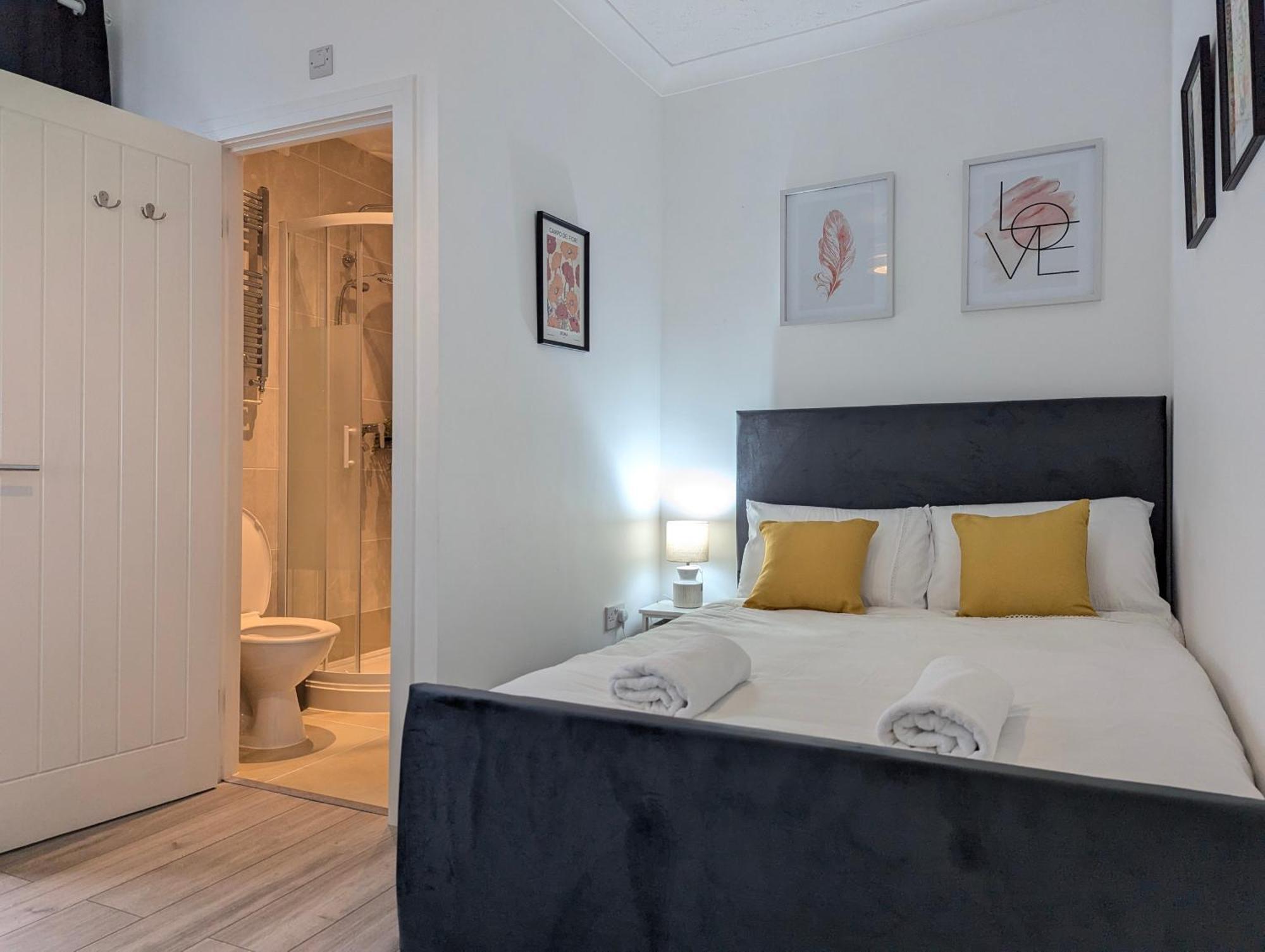Modern Double W Private Bath & Free Parking