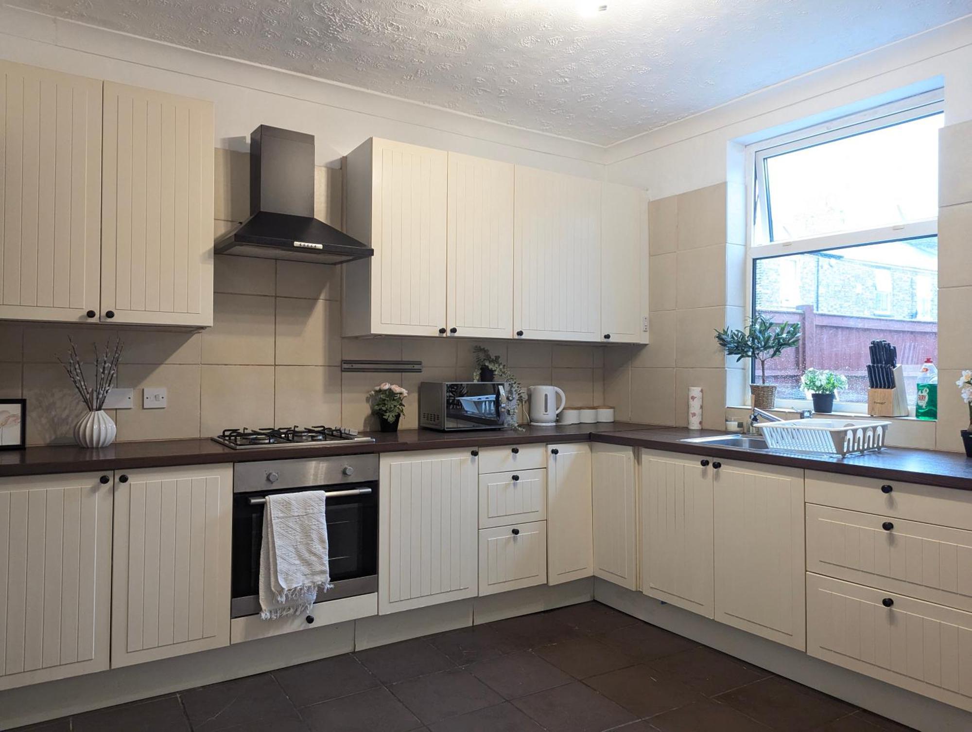 Modern Double W Private Bath & Free Parking Holiday home *