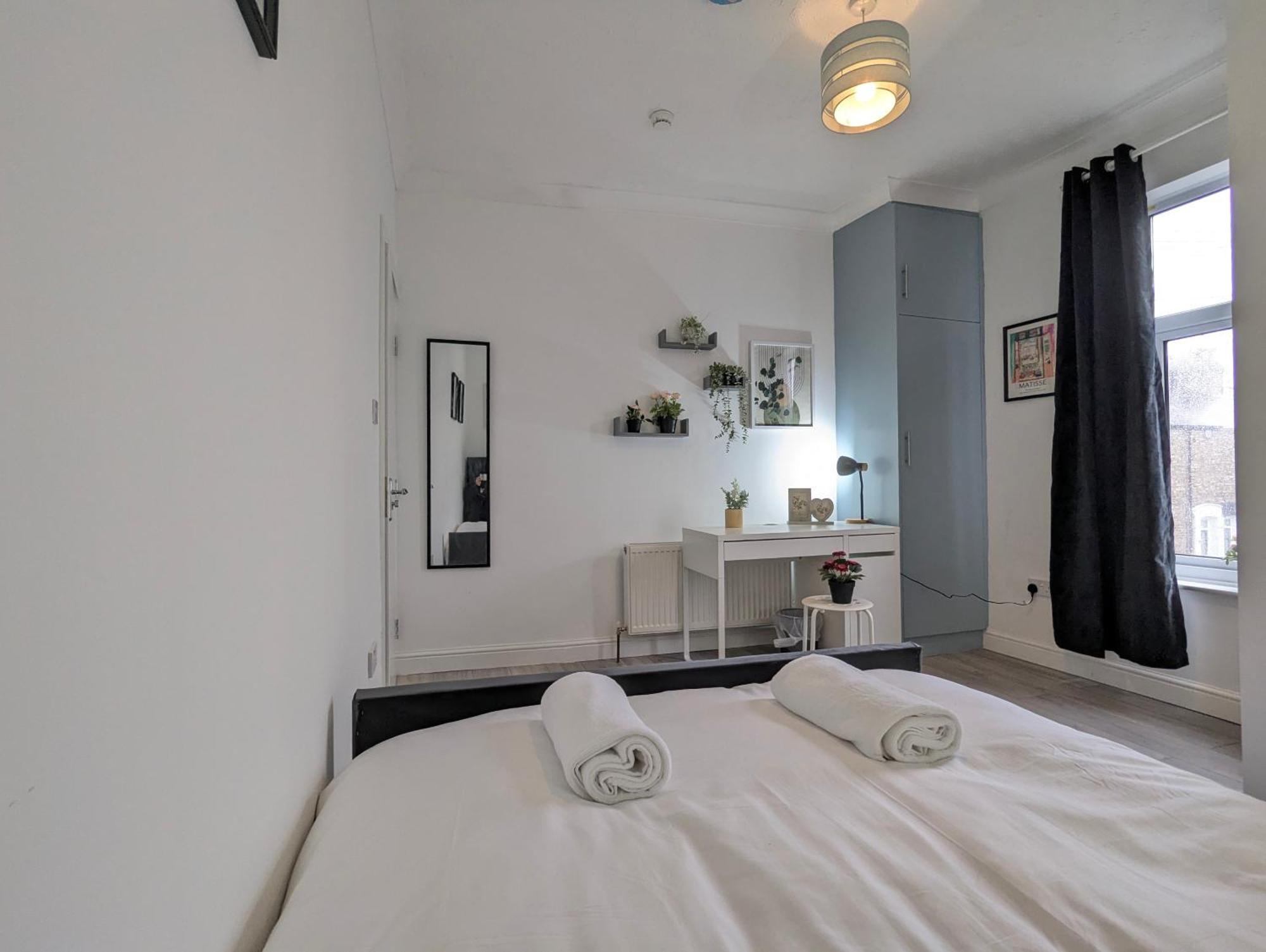 Modern Double W Private Bath & Free Parking * York